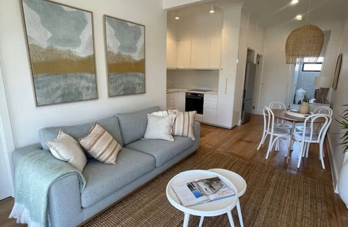 Lakes Entrance Apartment | Quarterdeck 2br *Waterfront* Apartment