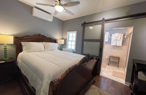 Manayunk Bed & Breakfast | QUARTERS