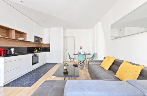 8th Arrondissement Apartment | Quartier Champs-Élysées 1 Bedroom Apartment Free Netflix