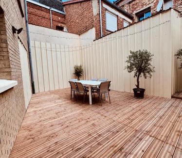 Saint-Omer House | Quartier Général des Gamers Arcade Terrasse