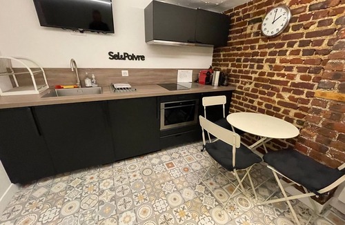 11th Arrondissement Apartment | Quartier Voltaire - Rue Pache