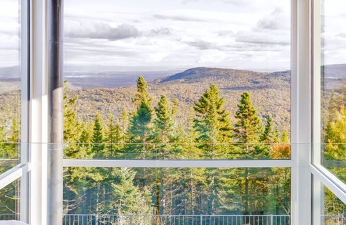 Lac Beauport House | QUARTZ - Micro Chalet | Spa & Mountain Views near Québec