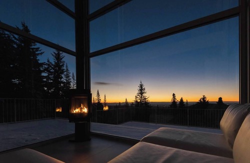Lac Beauport House | QUARTZ - Micro Chalet | Spa & Mountain Views near Québec