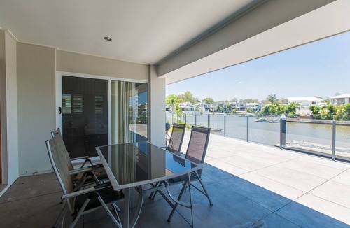 Biggera Waters House | Quay River Beach Hotel