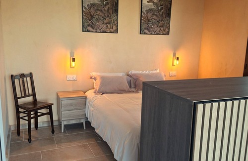 Marsac Bed & Breakfast | Que pour 2, B&B Le Bonheur 1-bedroom/studio with swimming pool and AC , Gers