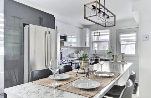 Saint-Sauveur Apartment | Quebec city Downtown River Sidewalk 2 Free Parking