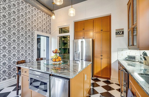 Danville House | ‘Queen Anne Manor' in Old West End w/Elevator