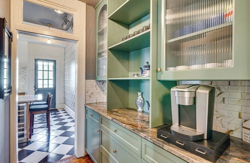 Danville House | ‘Queen Anne Manor' in Old West End w/Elevator