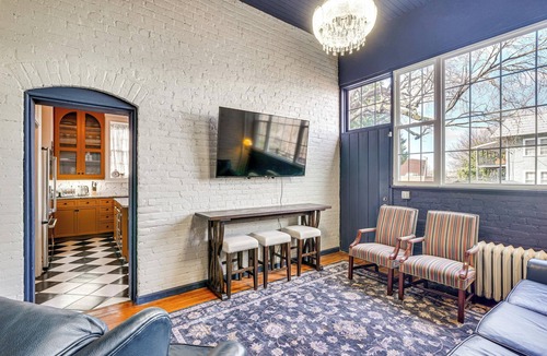 Danville House | ‘Queen Anne Manor' in Old West End w/Elevator