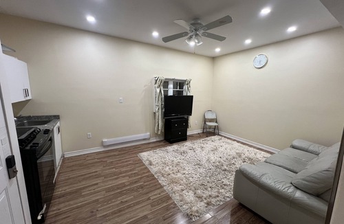 Sharon Apartment | Queen Bed Apartment with Seamless Living & Kitchen