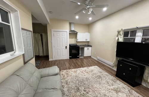 Sharon Apartment | Queen Bed Apartment with Seamless Living & Kitchen
