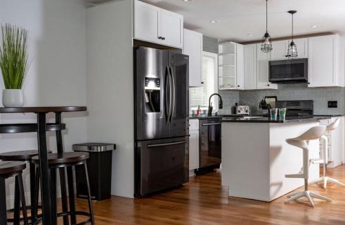 Stoneham House | Queen Bed - Boston - RM 2