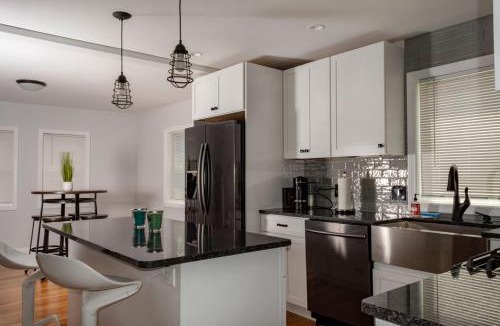 Stoneham House | Queen Bed - Boston - RM 2