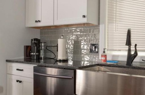 Stoneham House | Queen Bed - Boston - RM 2