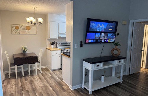 Warner Robins Apartment | Queen Bed Hillside Apartment Unit A