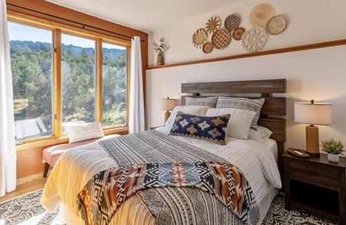Herriman House | Queen Bed , Mountain View