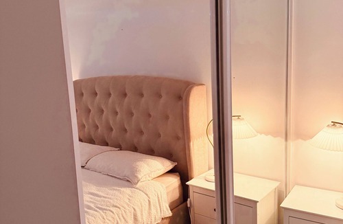 Moruya House | Queen bed room.