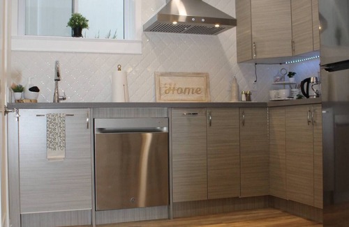 Barrie Apartment | Queen Bed Suite- Private Entrance