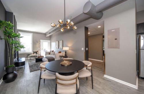 Mount Auburn Apartment | Queen City Views 4 Chic Apt