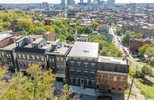 Mount Auburn Apartment | Queen City Views 4 Chic Apt