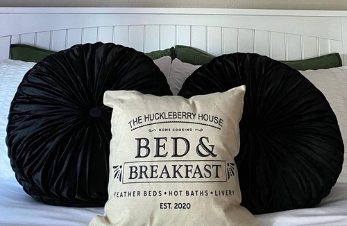 Roslyn House | Queen Ensuite with Bath - Park View