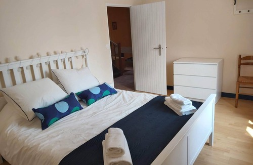 Les Champs-Geraux House | Queen-Family-Private Bathroom-Courtyard view