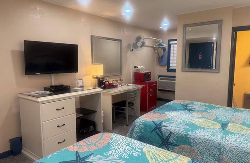 Buzzards Bay Hotel | queen & full bed, Buzzards Bay, walk to cape cod canal, extended stay available