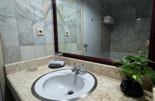 Baturaden Hostel | Queen Garden Hotel by Salak Hospitality