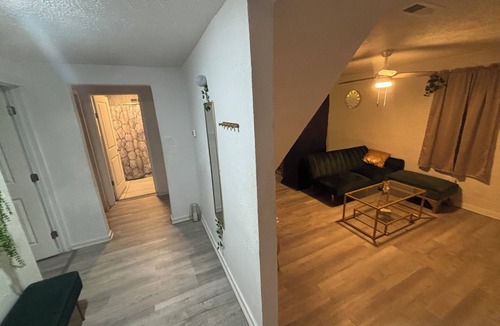 Homestead Apartment | Queen jacuzzi suite
