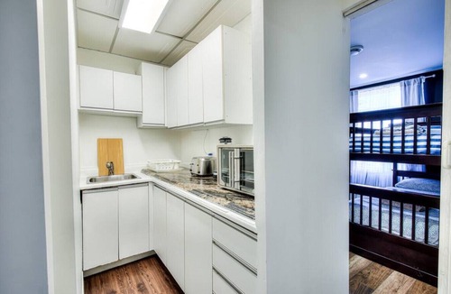 Cote-Des-Neiges—Notre-Dame-De-Grace Apartment | Queen Mary`s Jewel (40ppl MAX)