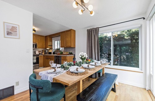 North Queen Anne Apartment | Queen of Seattle