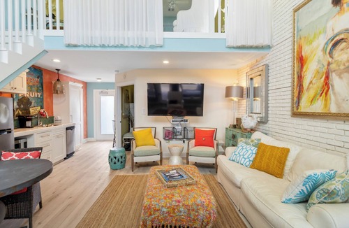 Sands Of Kahala Beach House | Queen of the Gulf - Spacious, Beach Front Views and Access.
