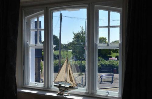 Queenborough Bed & Breakfast | Queen Phillippa