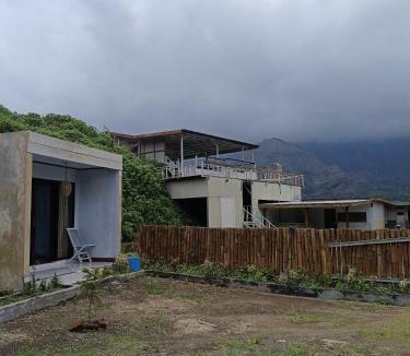 Sembalunbumbung Hotel | Queen Rinjani Stay & Café
