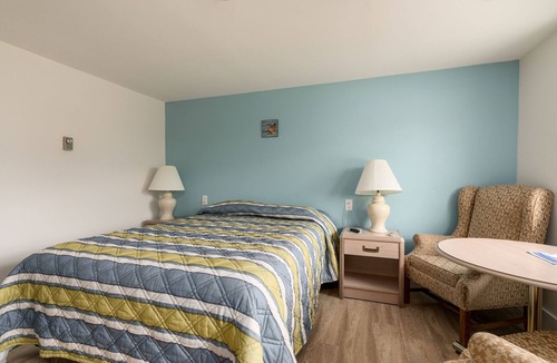 Wells Cabin | QUEEN ROOM - 1 QUENN BED