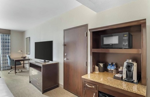 Fairbanks Apartment | Queen Room Near AMF Windfern Lanes HOU