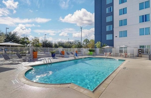 Fairbanks Apartment | Queen Room Near AMF Windfern Lanes HOU
