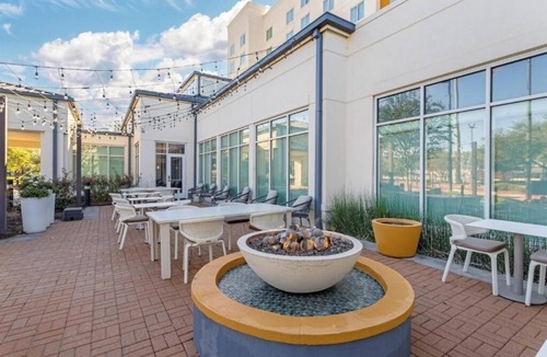 Fairbanks Apartment | Queen Room Near AMF Windfern Lanes HOU