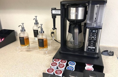 Eugene Apartment | Queen Room Summary: D