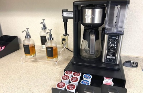 Eugene Apartment | Queen Room Summary: D