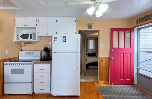 Grand Bend Cottage | *Queen's Gem Cottage – Your Perfect Grand Bend Getaway*