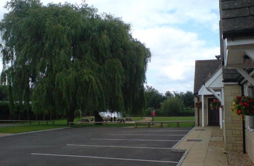 Nassington Hotel | Queen's Head Inn