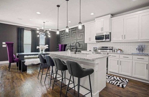 West Dallas House | Queen's Landing Luxe New Glam Home in Dallas!