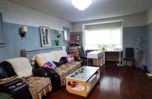 Yonge-Eglinton House | Queen-size bed room in midtown Toronto