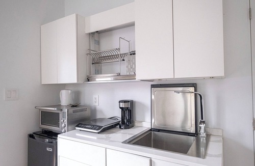 Swansea House | Queen size loft in nature right in the city