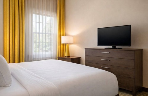 Biggar Hotel | Queen Studio | Accessible to Sanibel Beaches