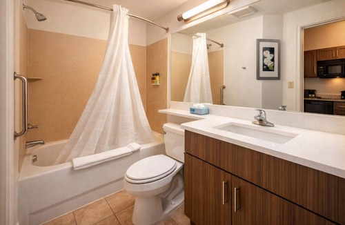 Biggar Hotel | Queen Studio | Accessible to Sanibel Beaches