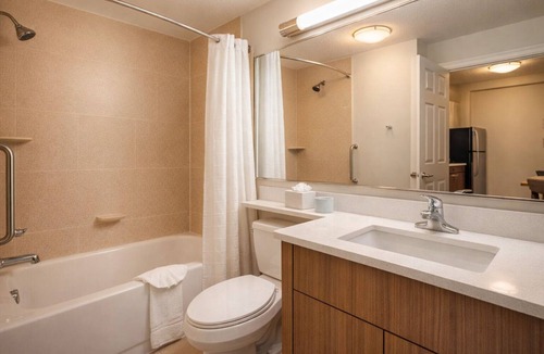Biggar Hotel | Queen Studio | Accessible to Sanibel Beaches