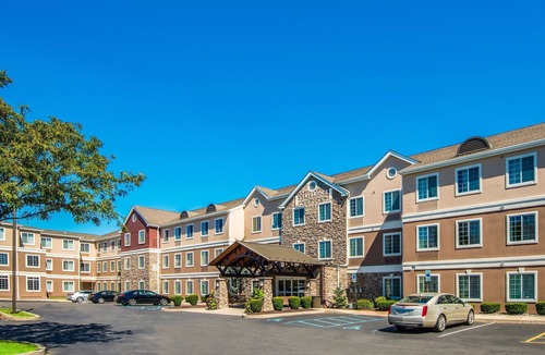 East Texas Apartment | Queen Studio | Free Breakfast + Indoor Pool