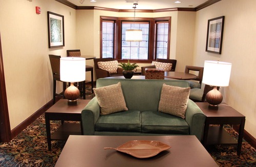 Carmel Apartment | Queen Studio | Free Breakfast, Pool Access